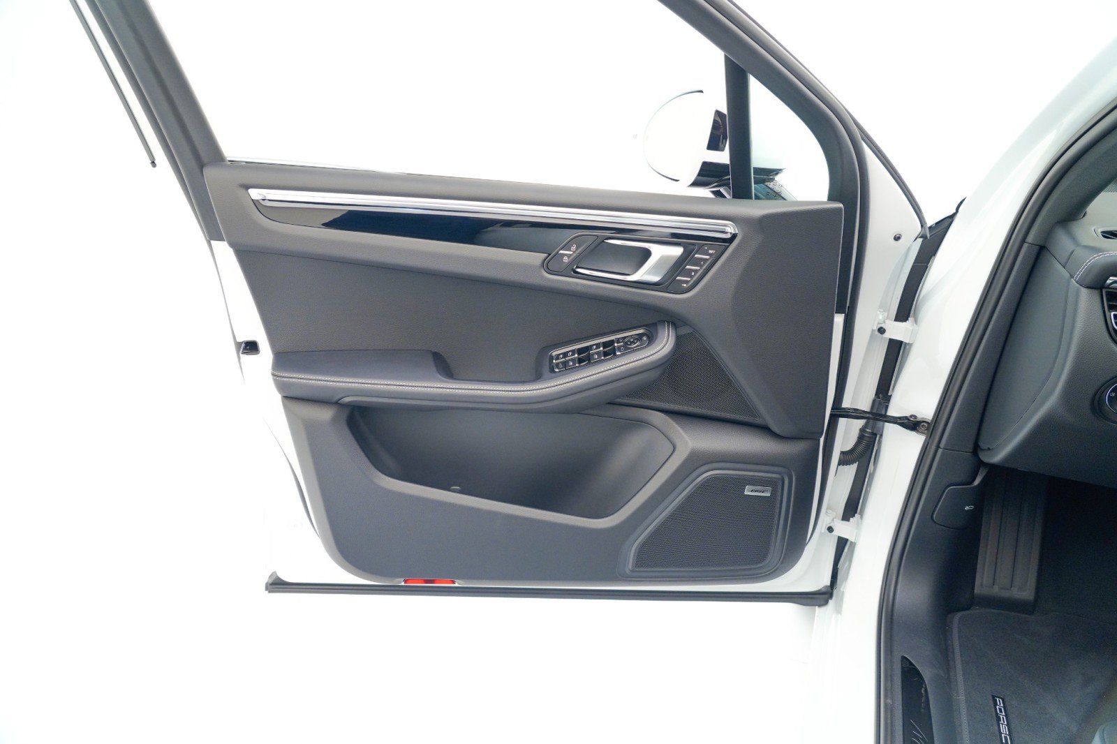 New 2026 Porsche Macan Turbo image 24