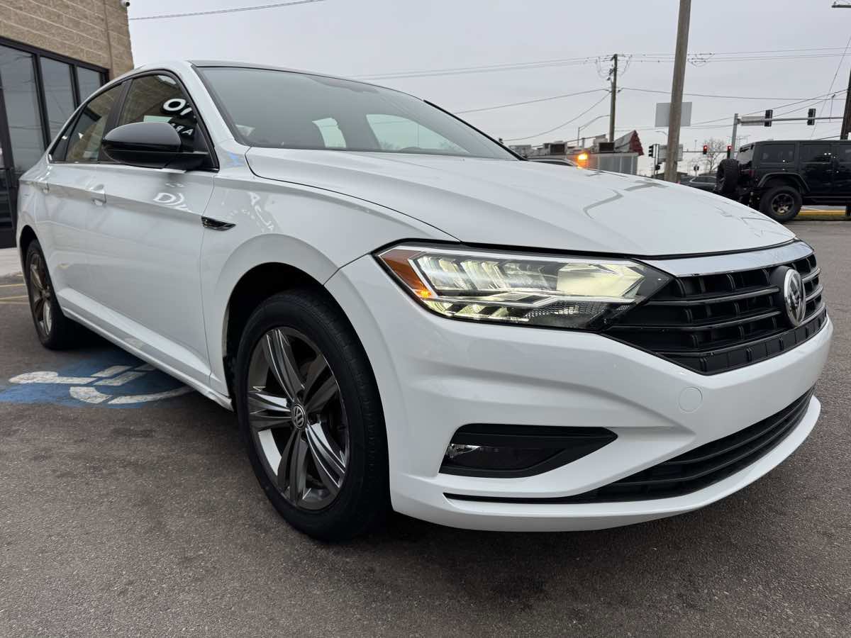 Used 2019 Volkswagen Jetta R-Line w/ R-Line Cold Weather Package FWD image 3