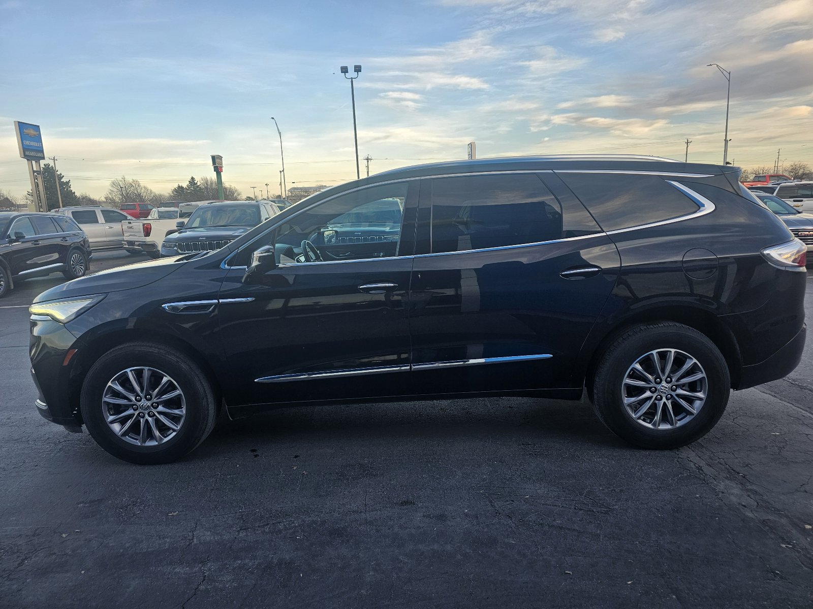 Used 2024 Buick Enclave Premium image 6
