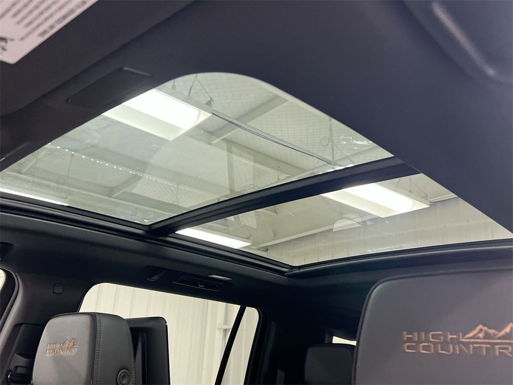 New 2026 Chevrolet Suburban High Country image 19