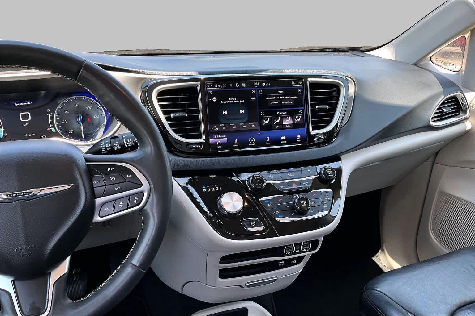 Used 2022 Chrysler Pacifica Touring-L FWD image 7