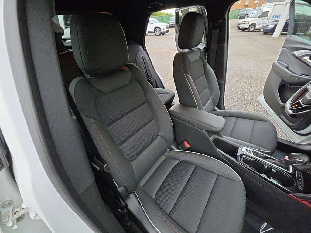 Used 2023 Chevrolet TrailBlazer RS AWD/4WD image 32