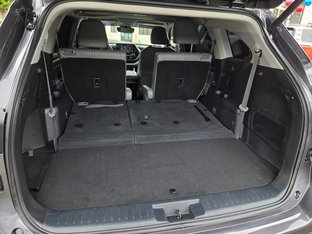 Used 2022 Toyota Highlander XLE FWD image 33