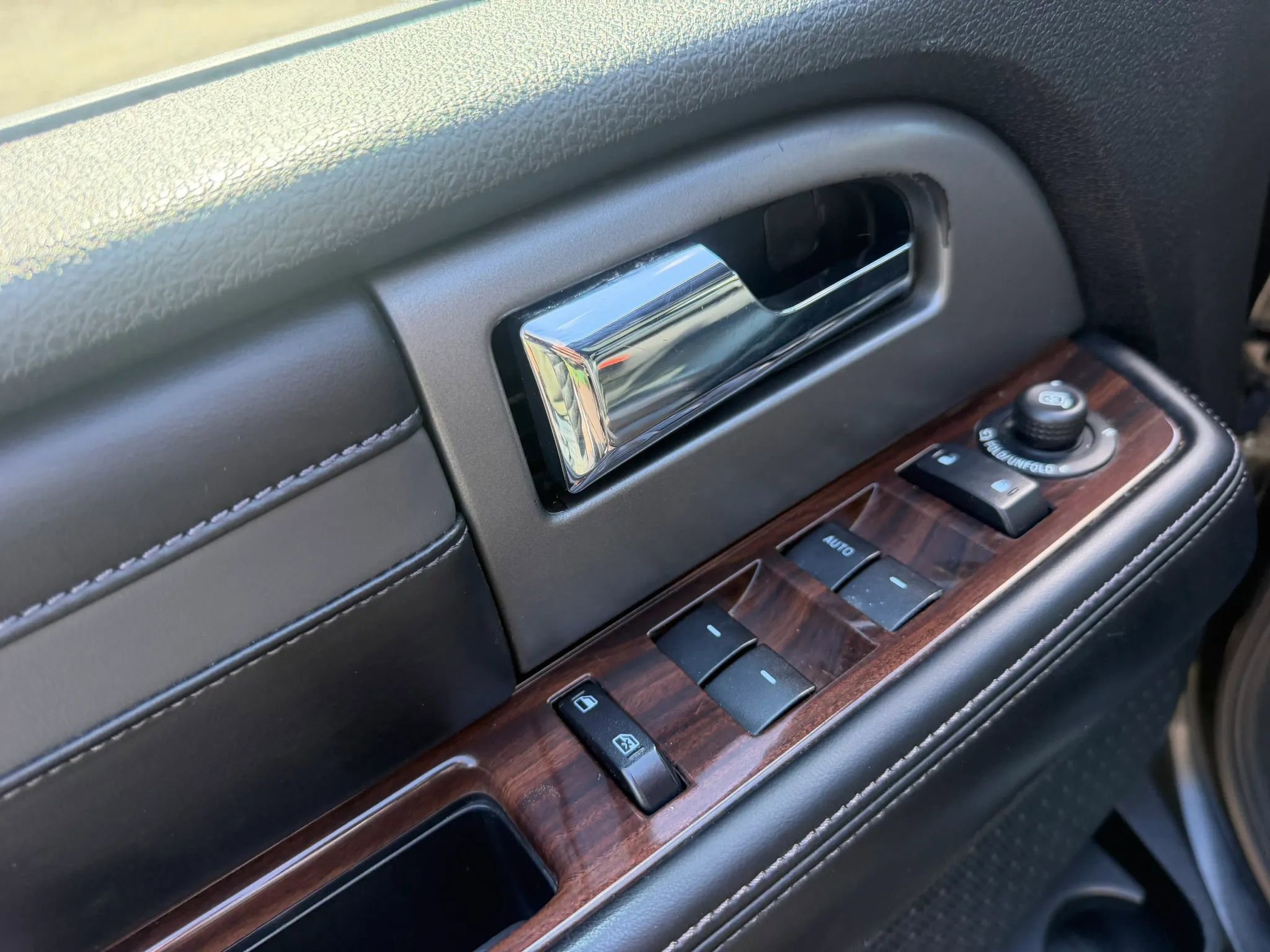 Used 2015 Ford Expedition Platinum image 27