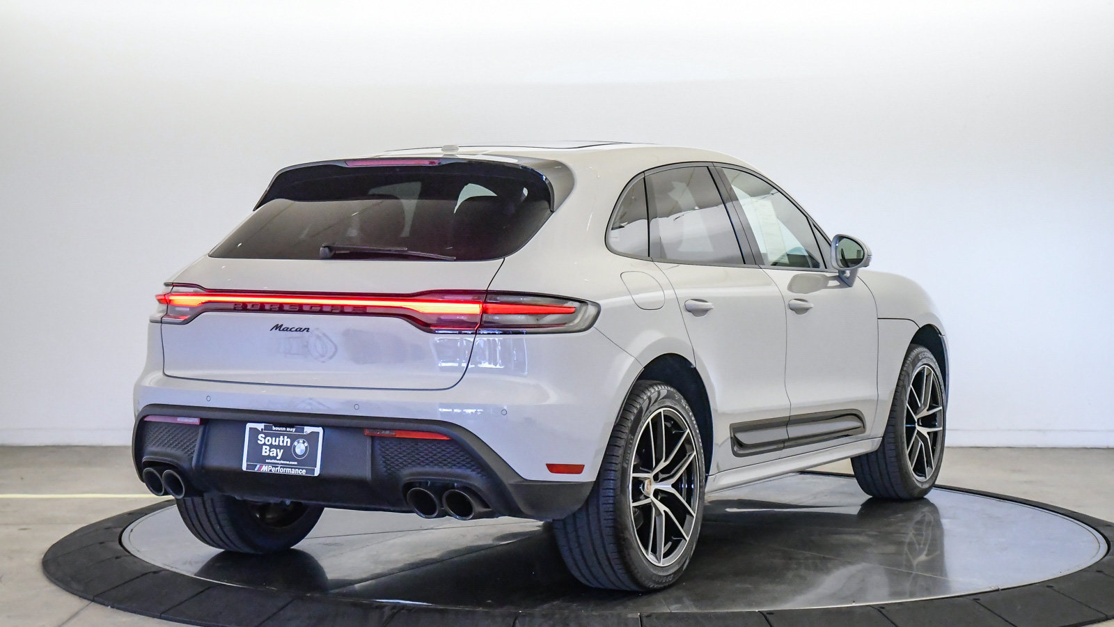Used 2024 Porsche Macan AWD/4WD image 4