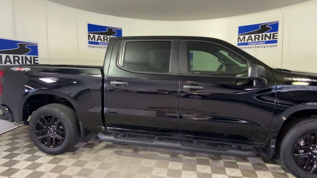 Used 2023 Chevrolet Silverado 1500 Custom AWD/4WD image 3