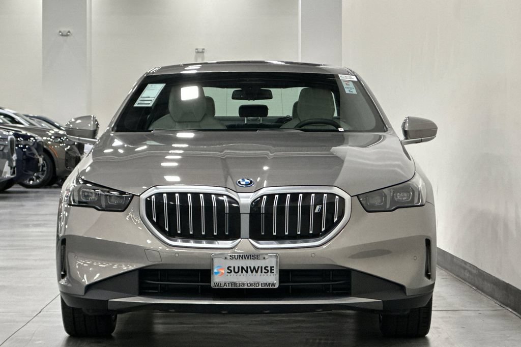 Used 2024 BMW i5 eDrive40i w/ Premium Package RWD image 9