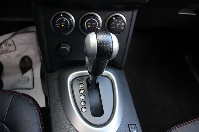 Used 2010 Chevrolet Traverse LTZ AWD/4WD image 8