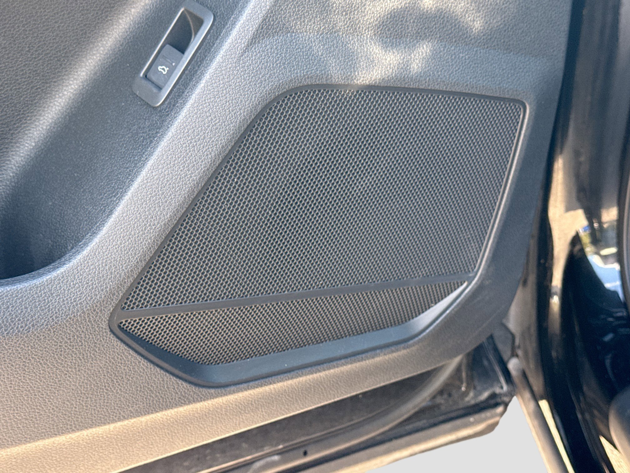 Used 2025 Audi Q3 2.0T Premium image 23