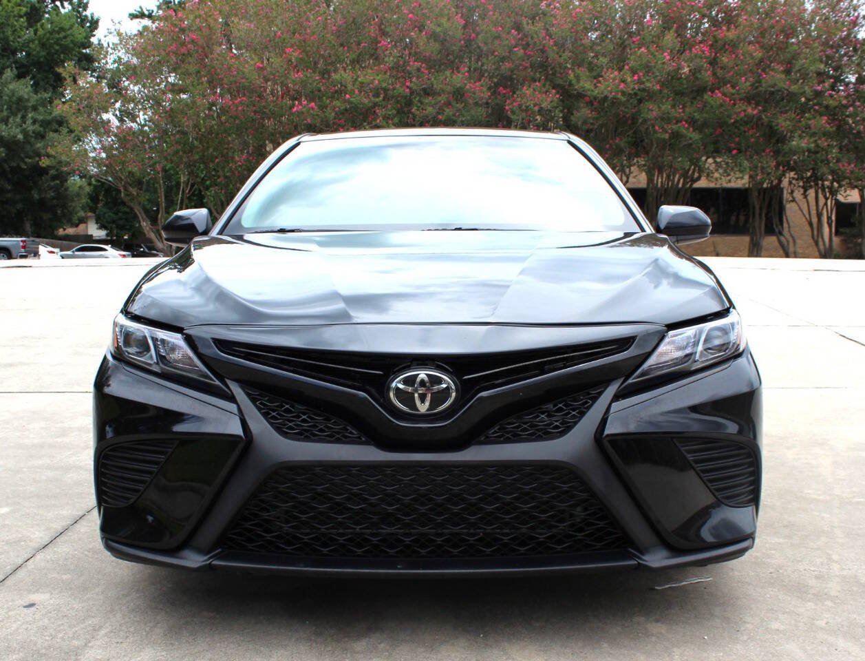 Used 2020 Toyota Camry SE FWD image 5