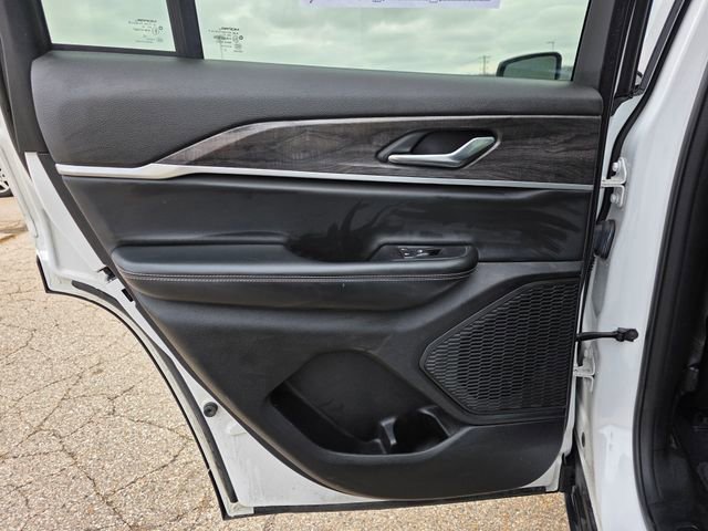 Used 2023 Jeep Grand Cherokee Limited image 34