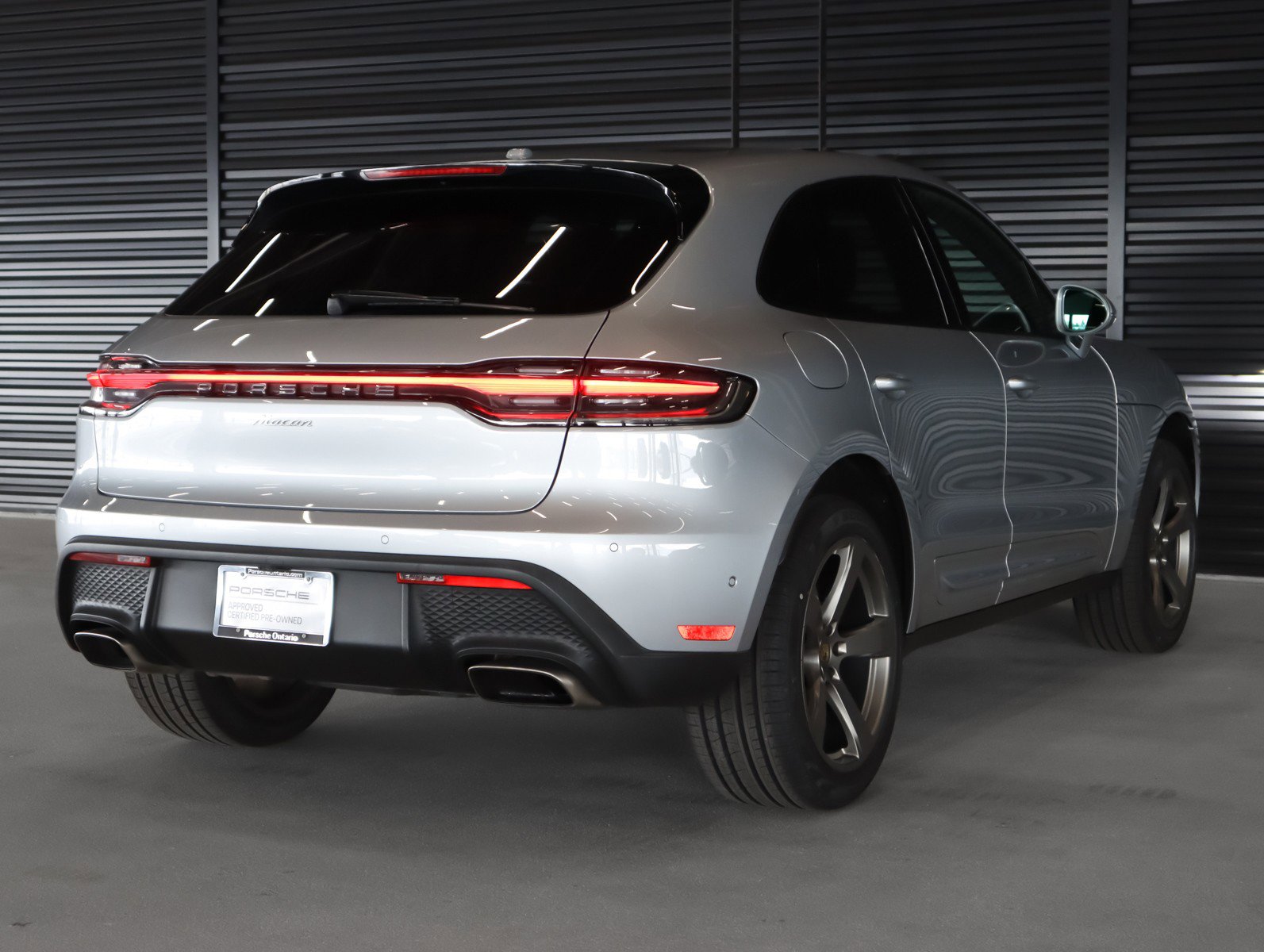 Certified 2022 Porsche Macan AWD/4WD image 10