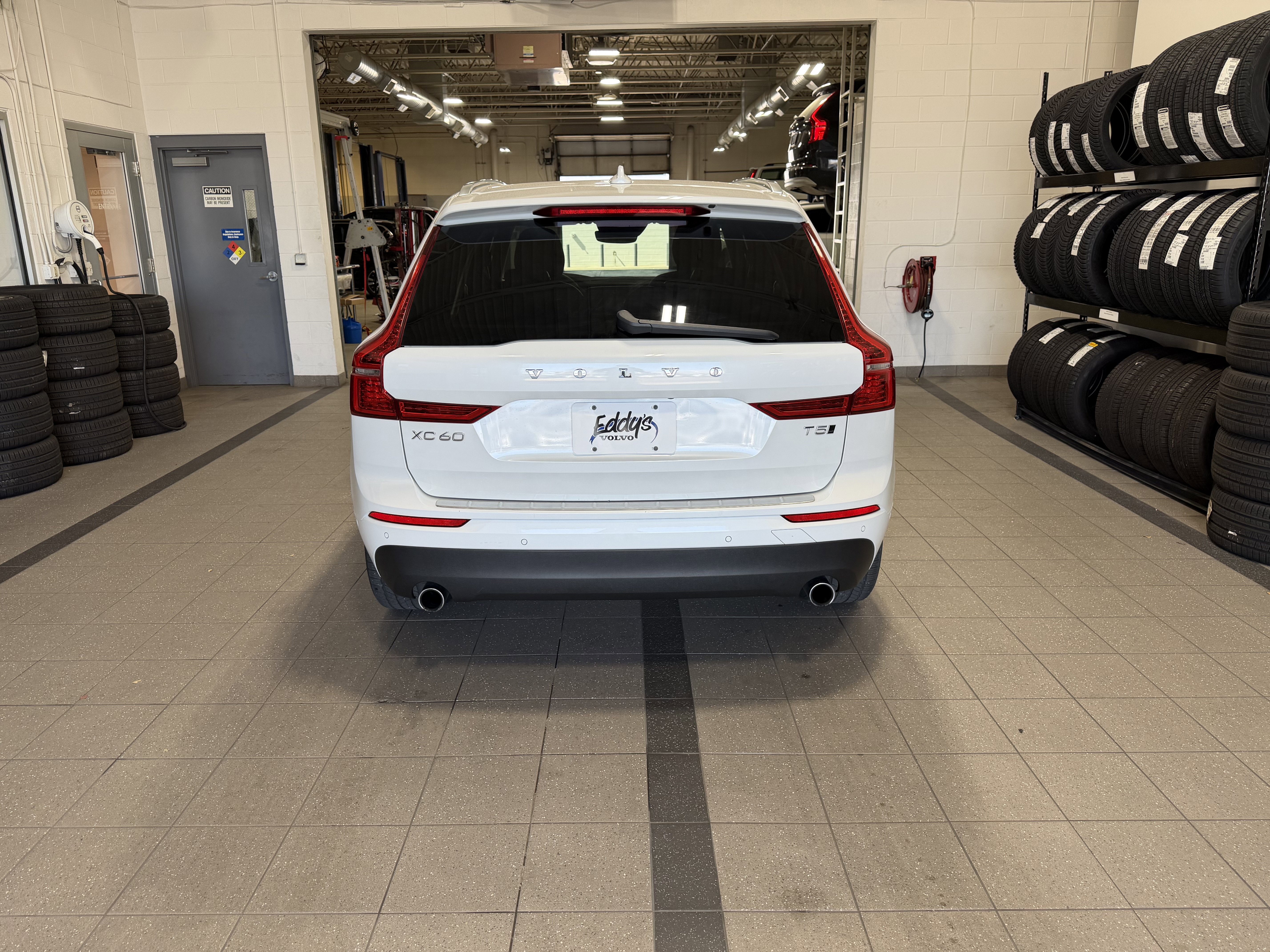 Used 2019 Volvo XC60 T5 Momentum w/ Multimedia Package image 8