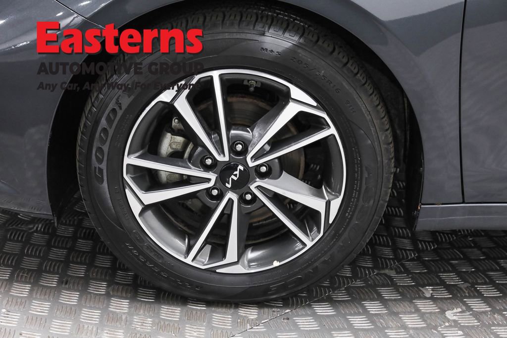 Used 2023 Kia Forte LXS image 31