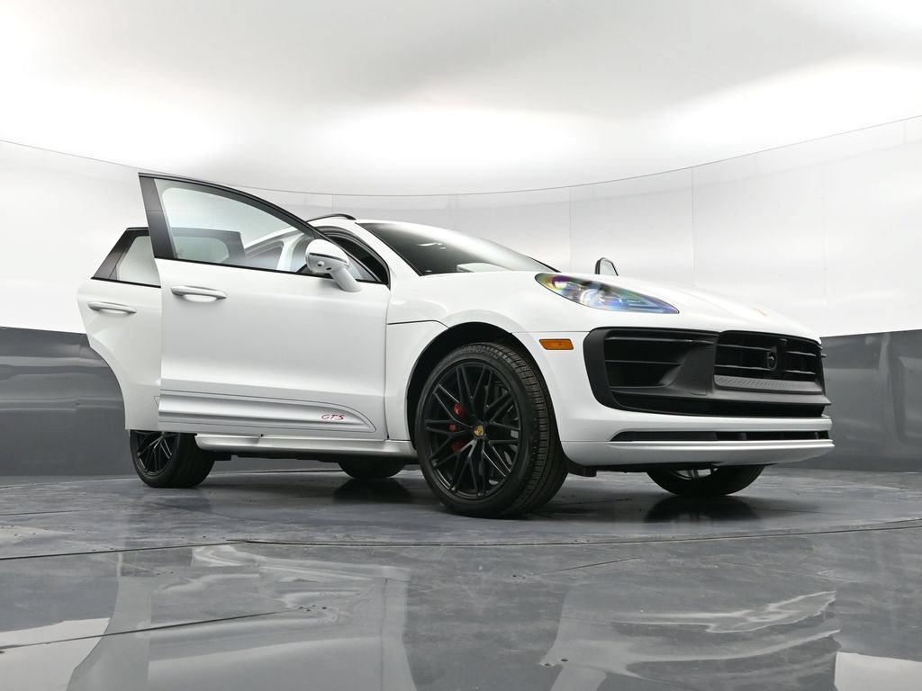 Certified 2025 Porsche Macan GTS AWD/4WD image 38