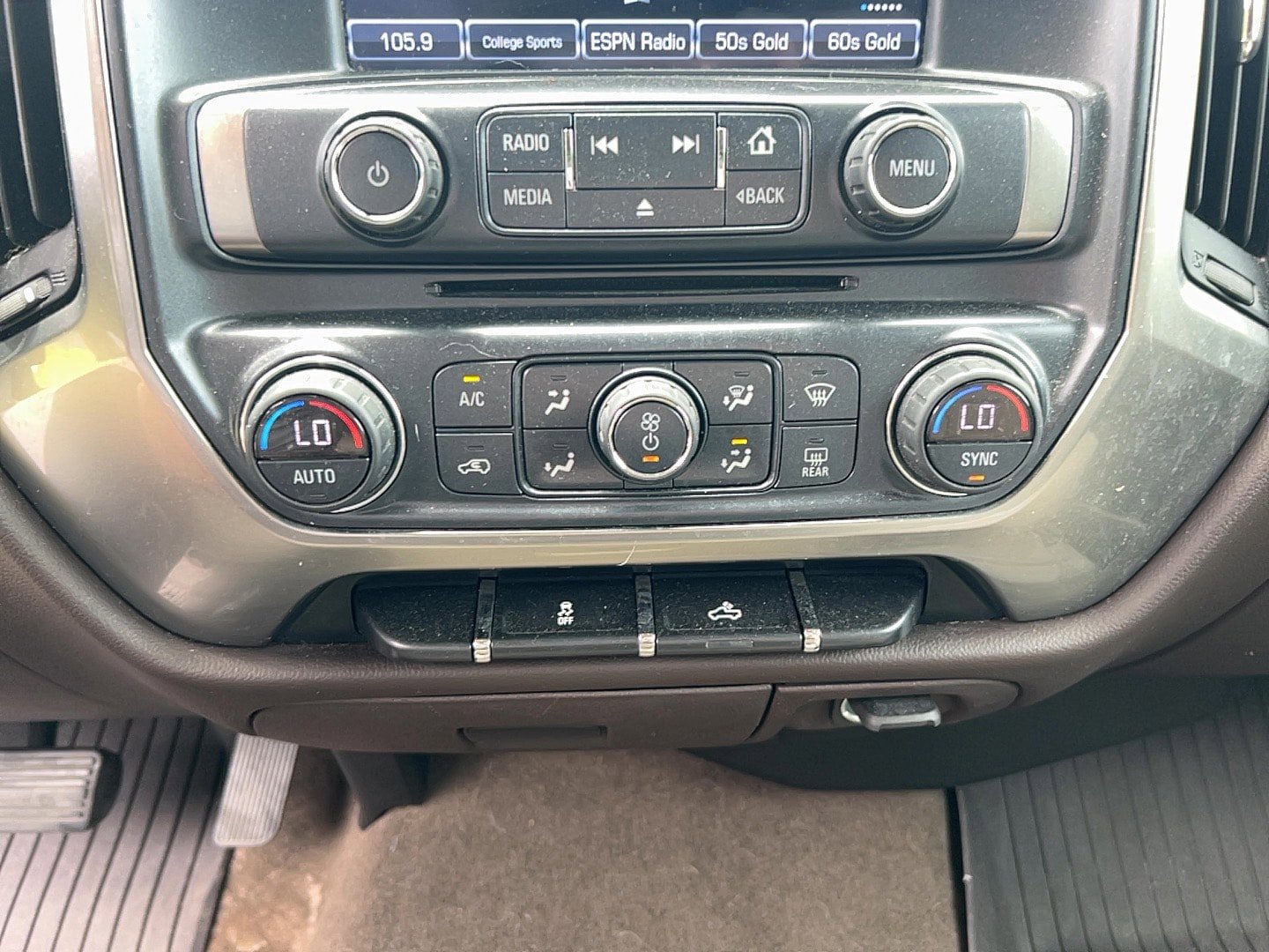 Used 2018 Chevrolet Silverado 1500 LT w/ All Star Edition AWD/4WD image 18