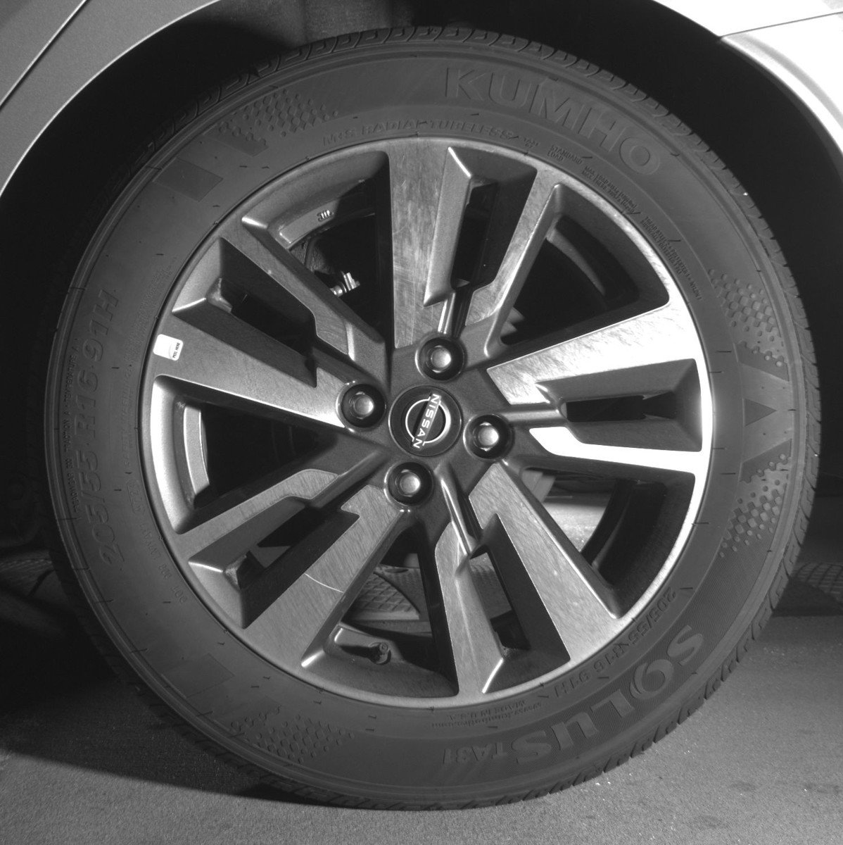 Used 2025 Nissan Versa SV image 14