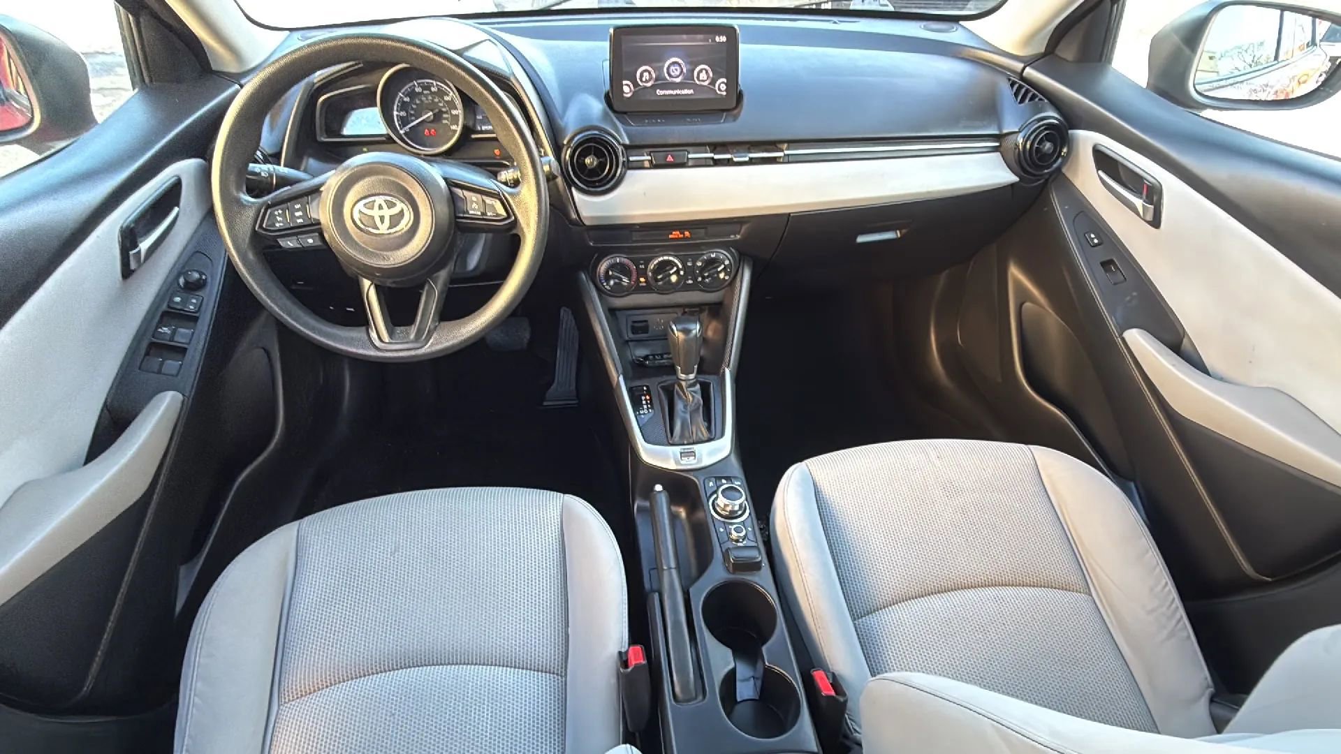 Used 2019 Toyota Yaris L FWD image 28