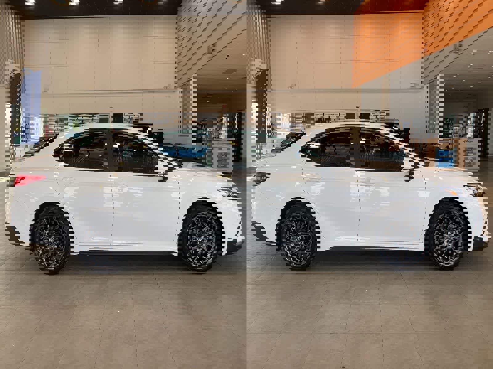 Used 2025 Toyota Camry SE w/ Convenience Package AWD/4WD image 4