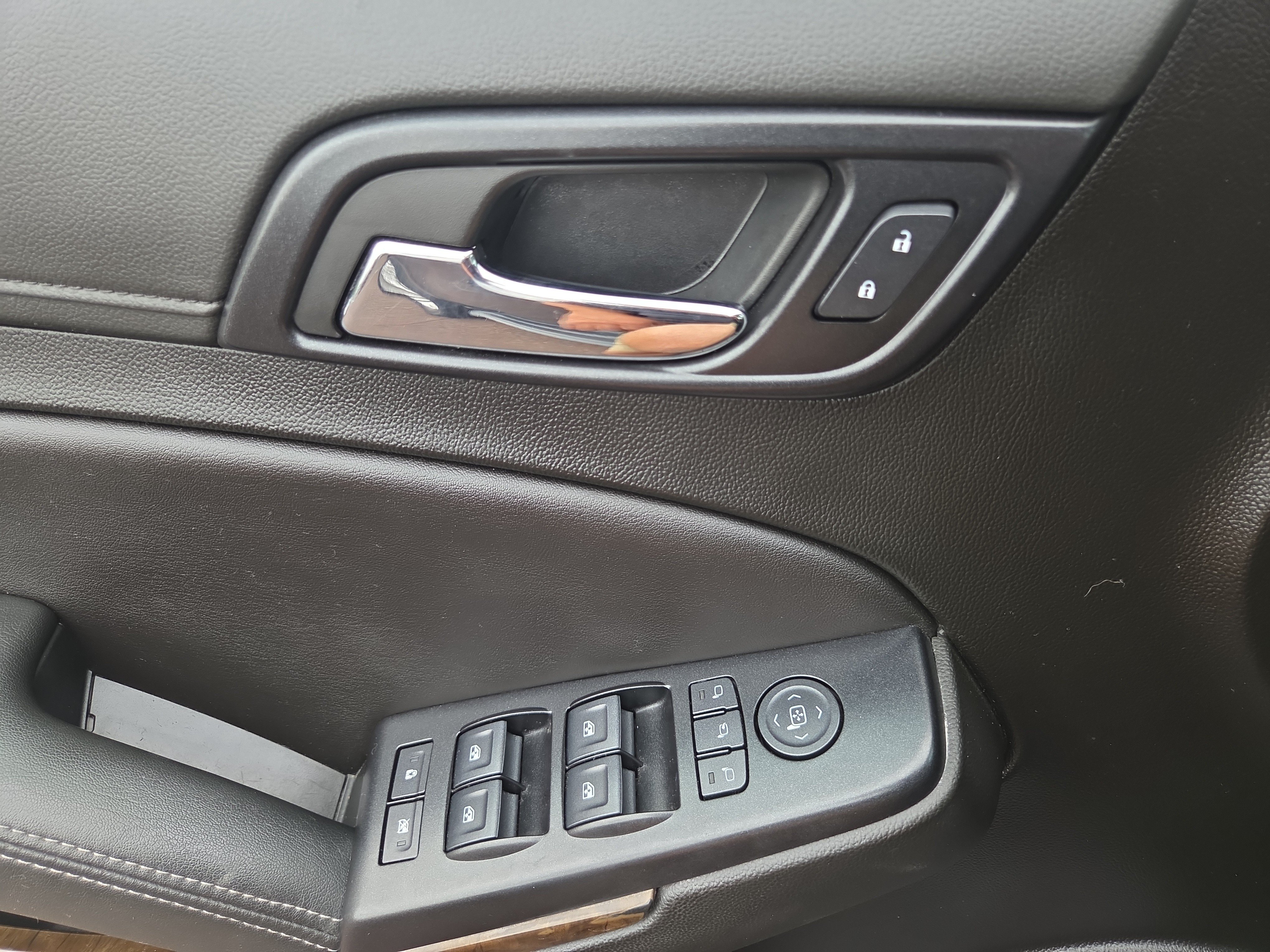 Used 2019 Chevrolet Suburban LT AWD/4WD image 30