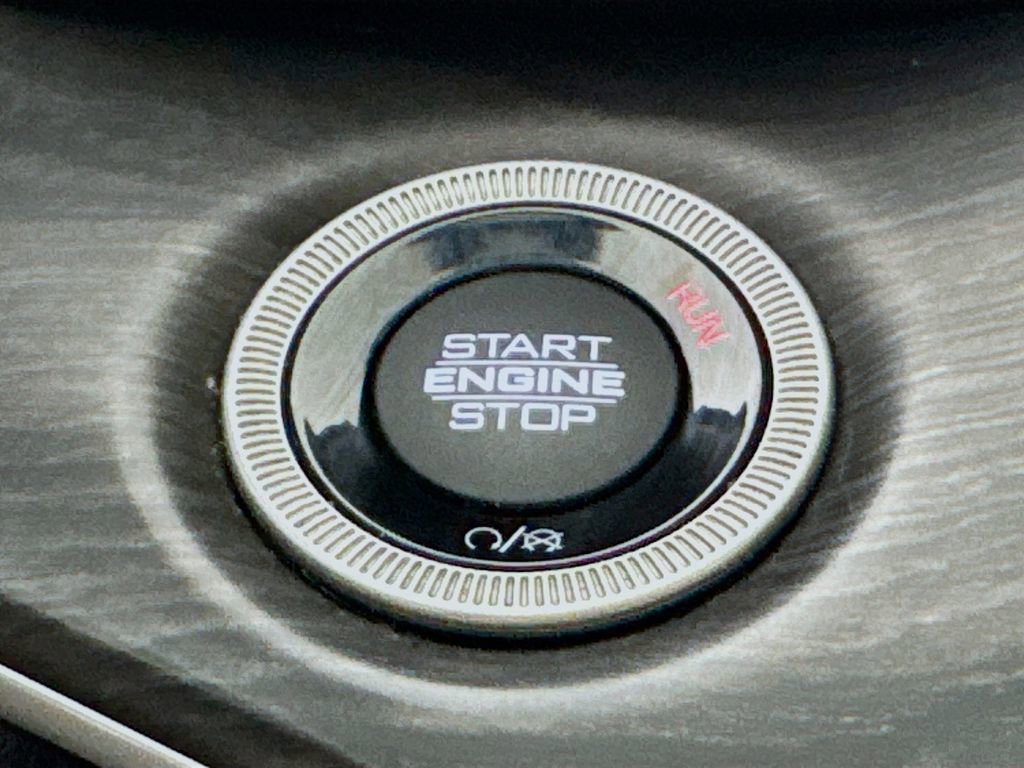 Used 2022 Jeep Grand Cherokee L Limited image 20