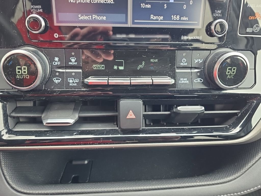 Used 2020 Toyota Highlander L AWD/4WD image 25