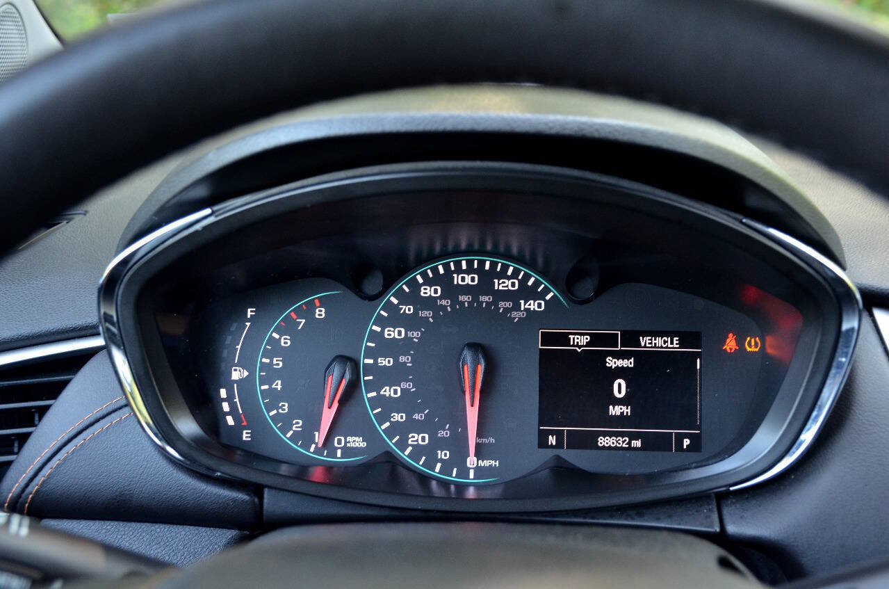 Used 2018 Chevrolet Trax LT w/ LT Convenience Package image 18