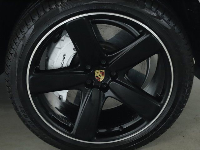 Used 2021 Porsche Macan Turbo image 38