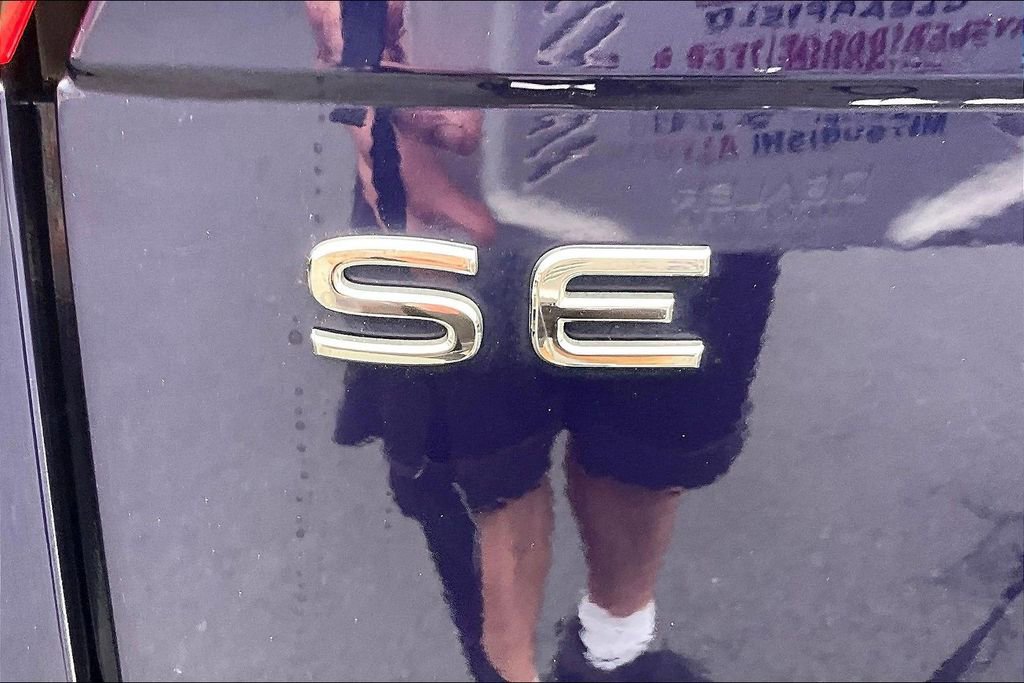 Used 2023 Volkswagen Tiguan SE w/ Panoramic Sunroof Package image 8