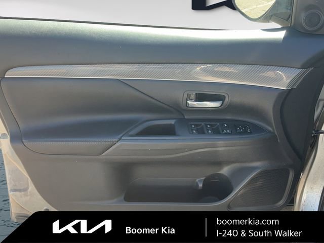 Used 2019 Mitsubishi Outlander ES image 16