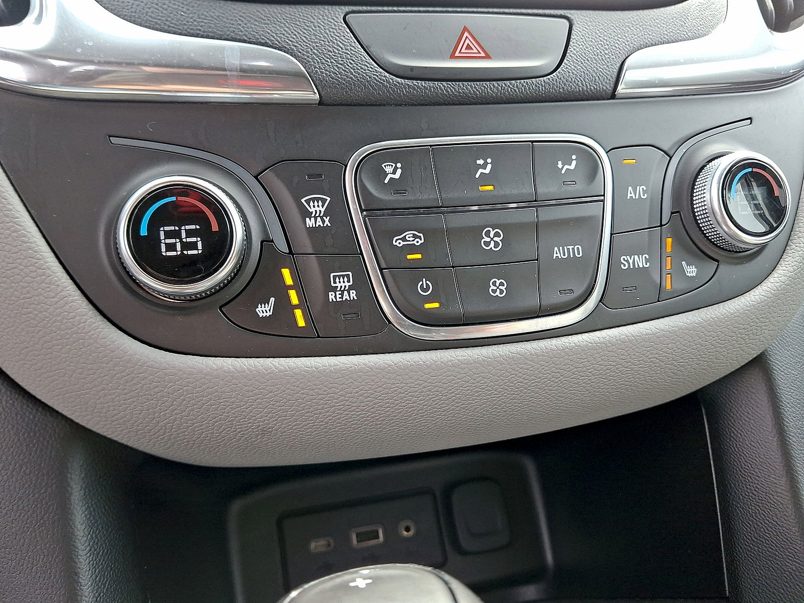 Used 2020 Chevrolet Equinox LT FWD image 19