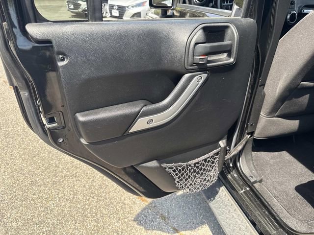 Used 2015 Jeep Wrangler Unlimited Sahara w/ Connectivity Group AWD/4WD image 18