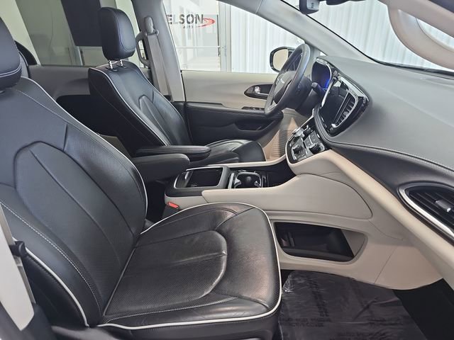 Used 2024 Chrysler Pacifica Limited FWD image 30