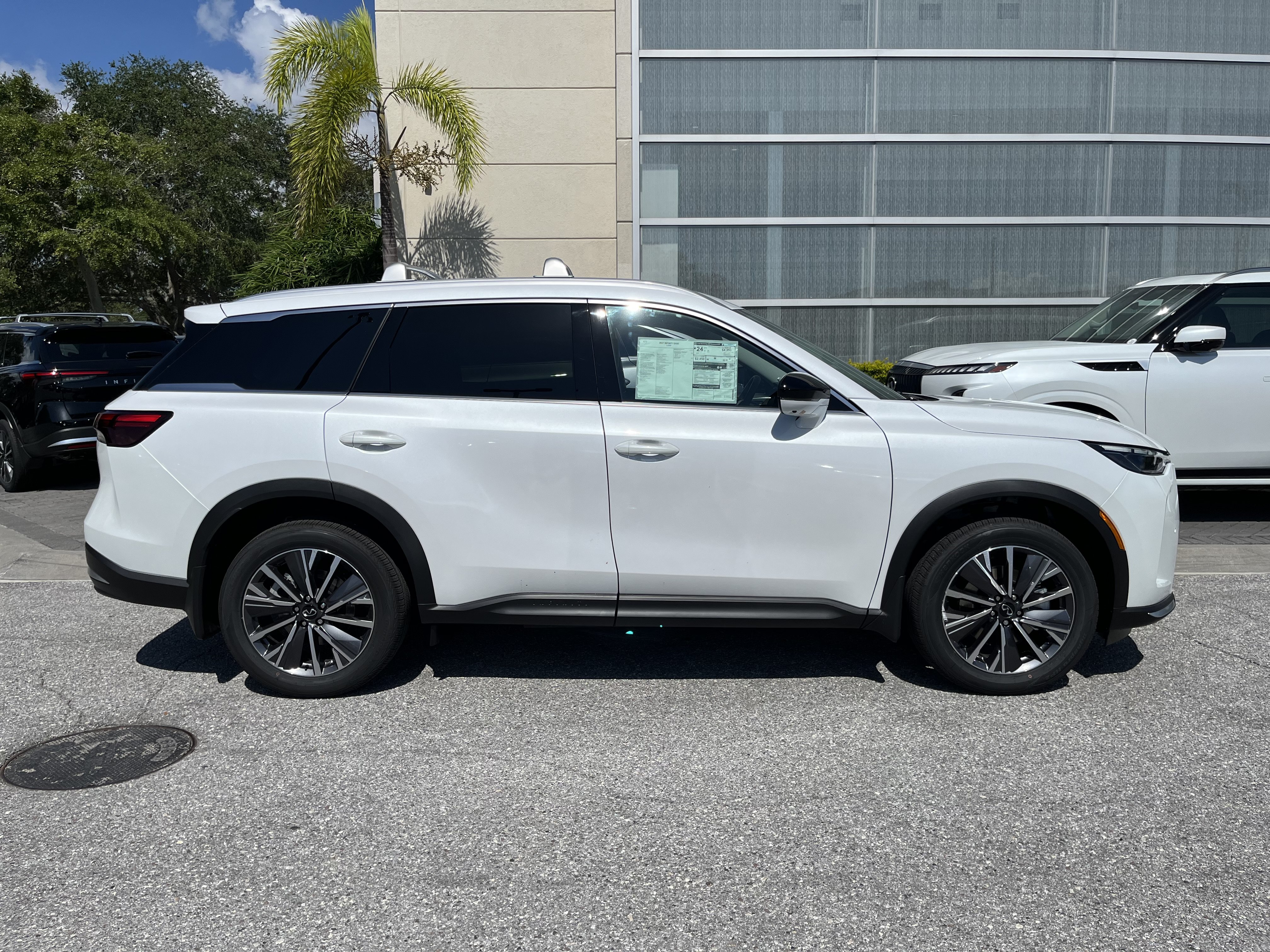 New 2027 INFINITI QX60 Luxe w/ Cargo Package FWD image 7