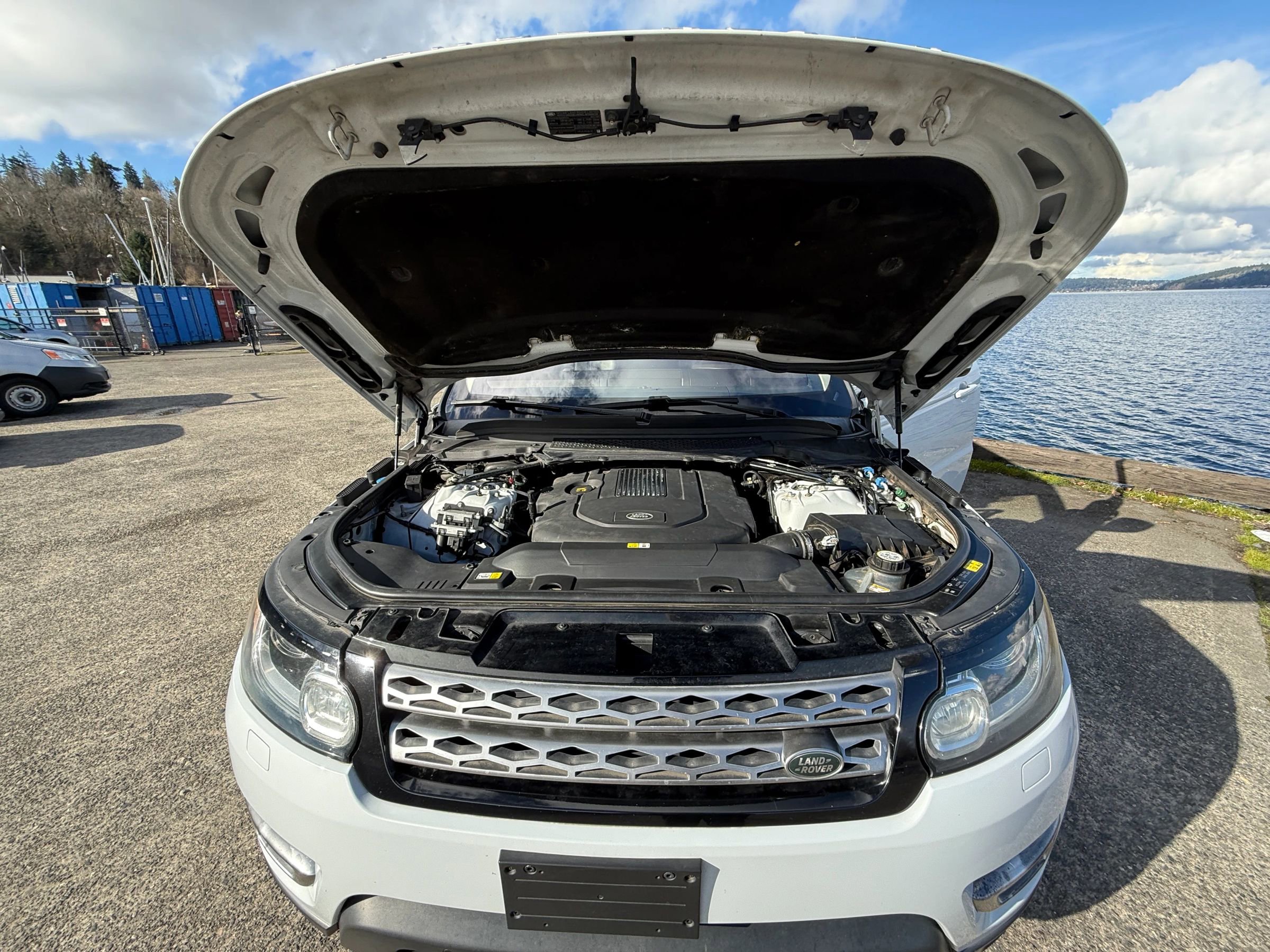 Used 2017 Land Rover Range Rover Sport HSE image 15