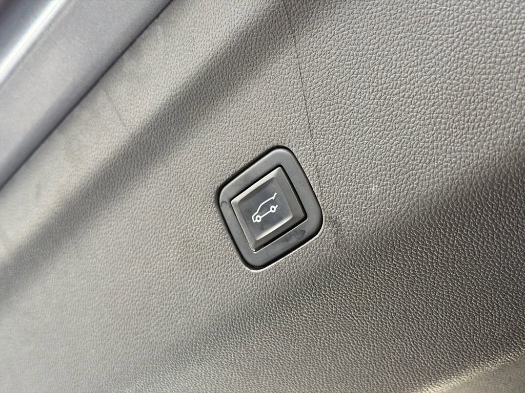 Used 2022 Chevrolet Tahoe High Country image 9