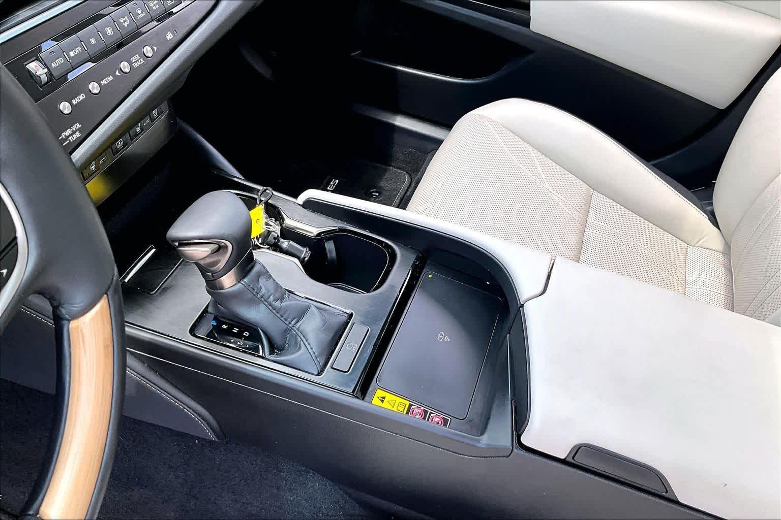 Used 2024 Lexus ES 350 Ultra Luxury w/ Accessory Package (Z2) FWD image 20