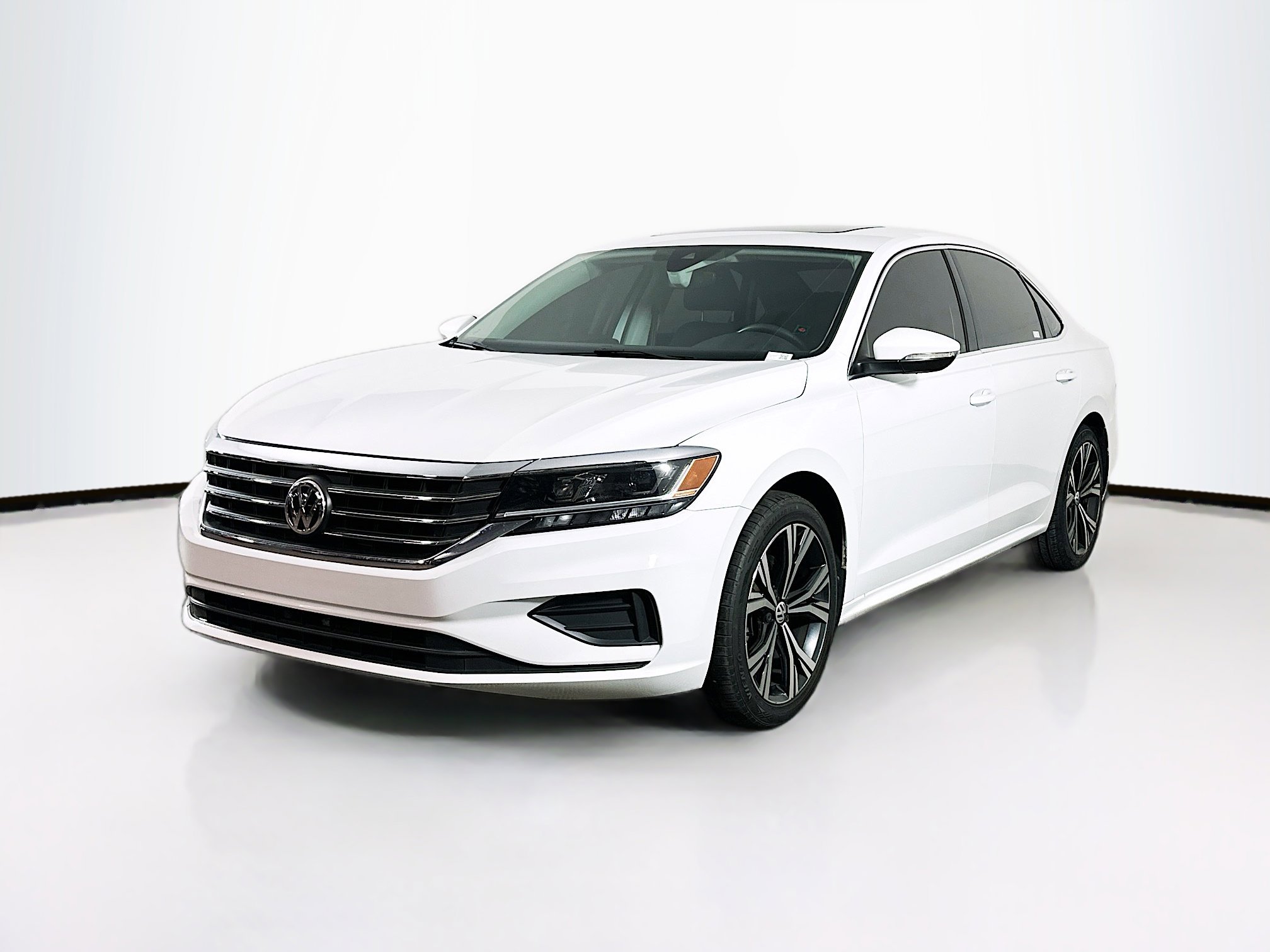 Used 2021 Volkswagen Passat 2.0T SE image 3