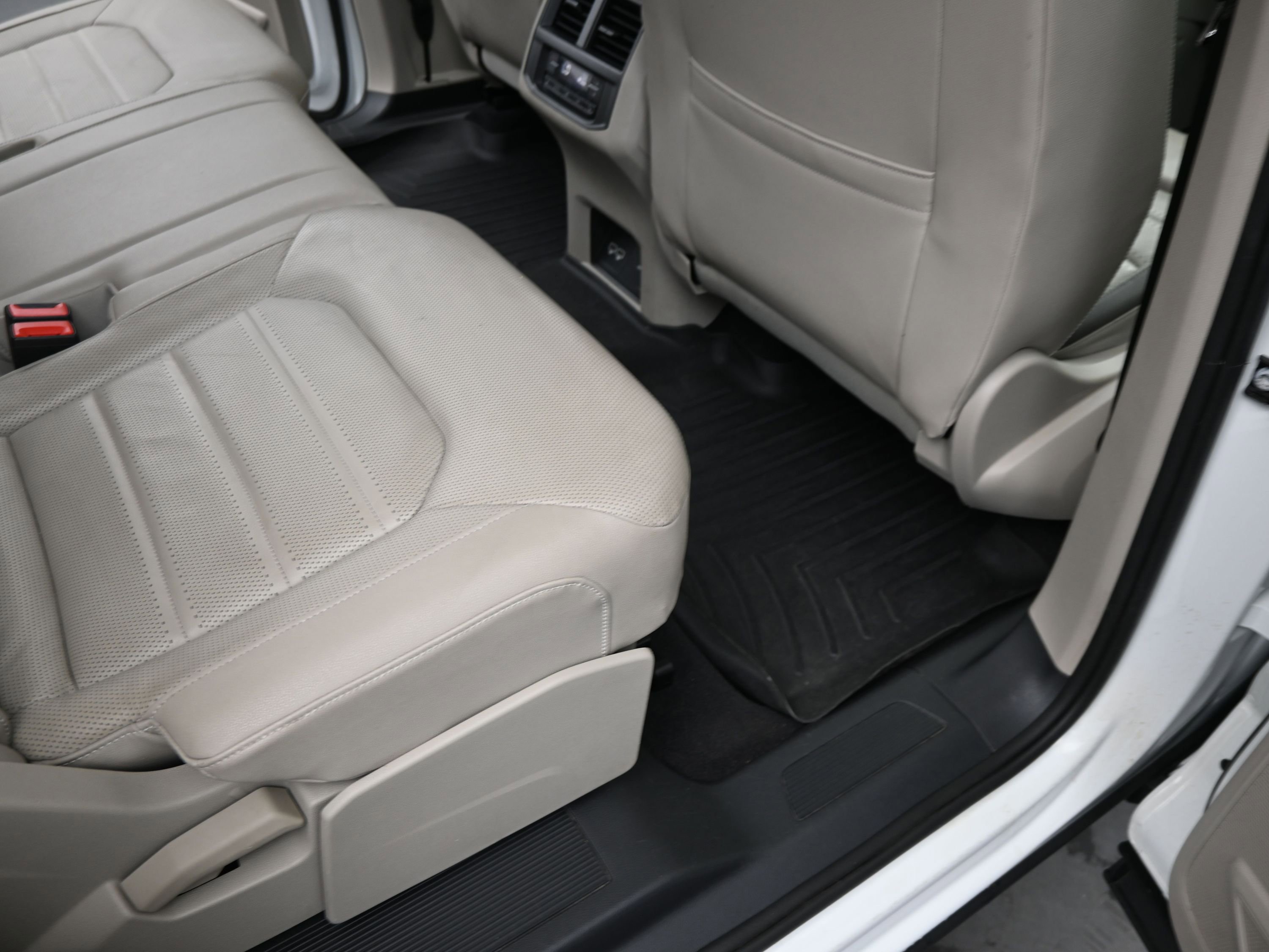 Used 2021 Volkswagen Atlas SEL Premium image 20