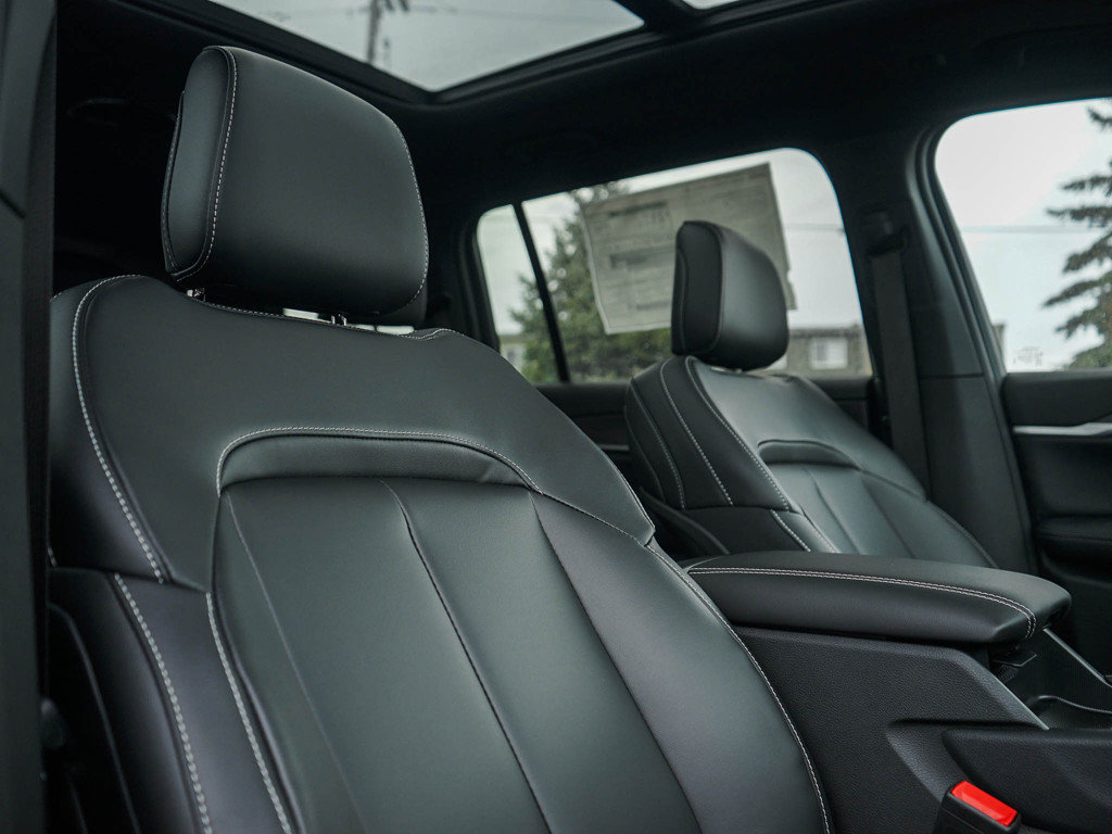 New 2025 Jeep Grand Cherokee L Limited w/ Black Appearance Package image 12