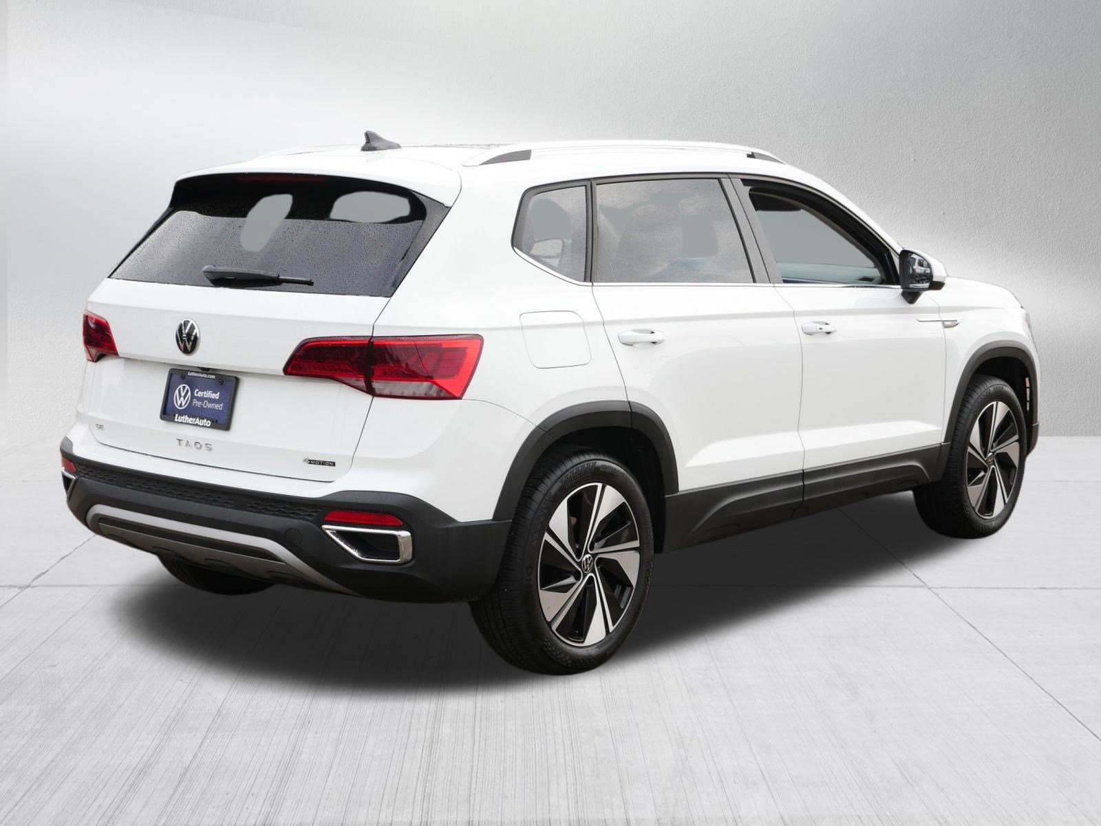 Certified 2024 Volkswagen Taos SE w/ Panoramic Sunroof Package image 7
