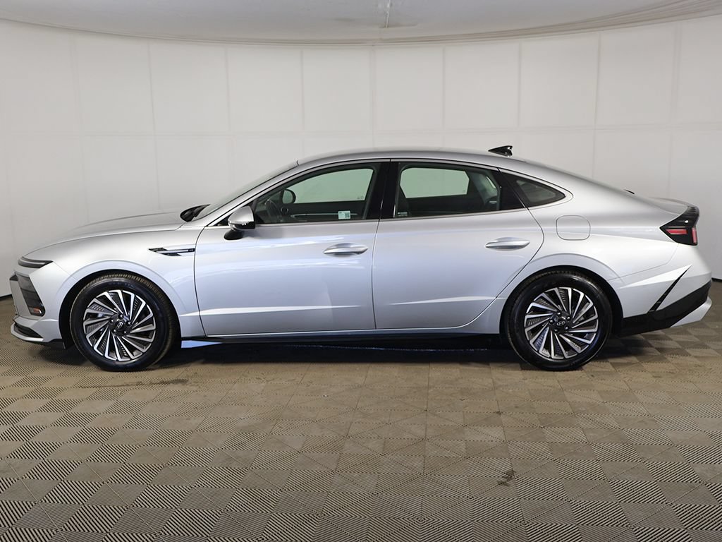 Certified 2025 Hyundai Sonata SEL FWD image 12