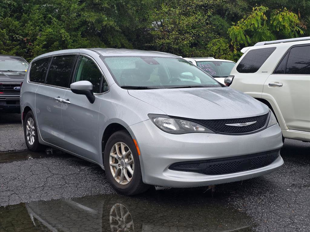 Used 2023 Chrysler Voyager LX FWD image 9