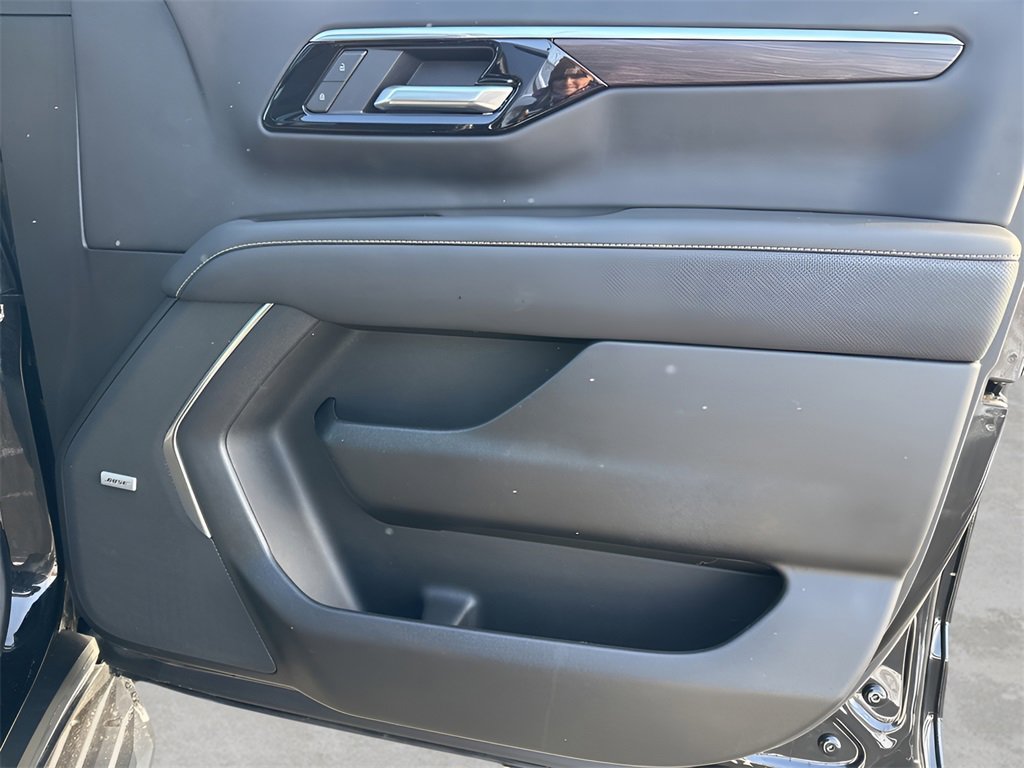 Used 2025 Chevrolet Tahoe Premier image 9