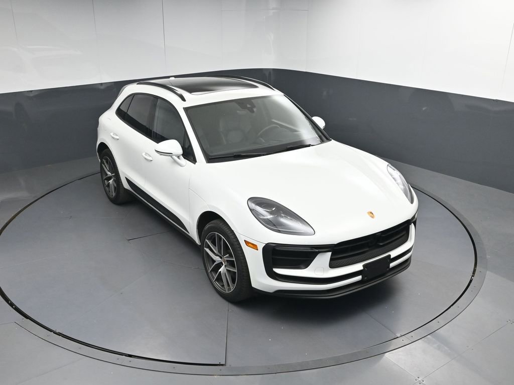 Used 2023 Porsche Macan AWD/4WD image 39