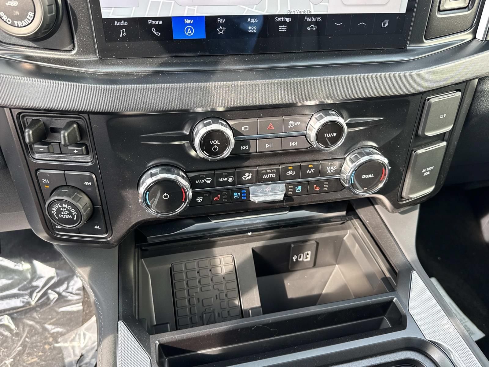 New 2026 Ford F350 Platinum w/ Tremor Off-Road Package AWD/4WD image 16