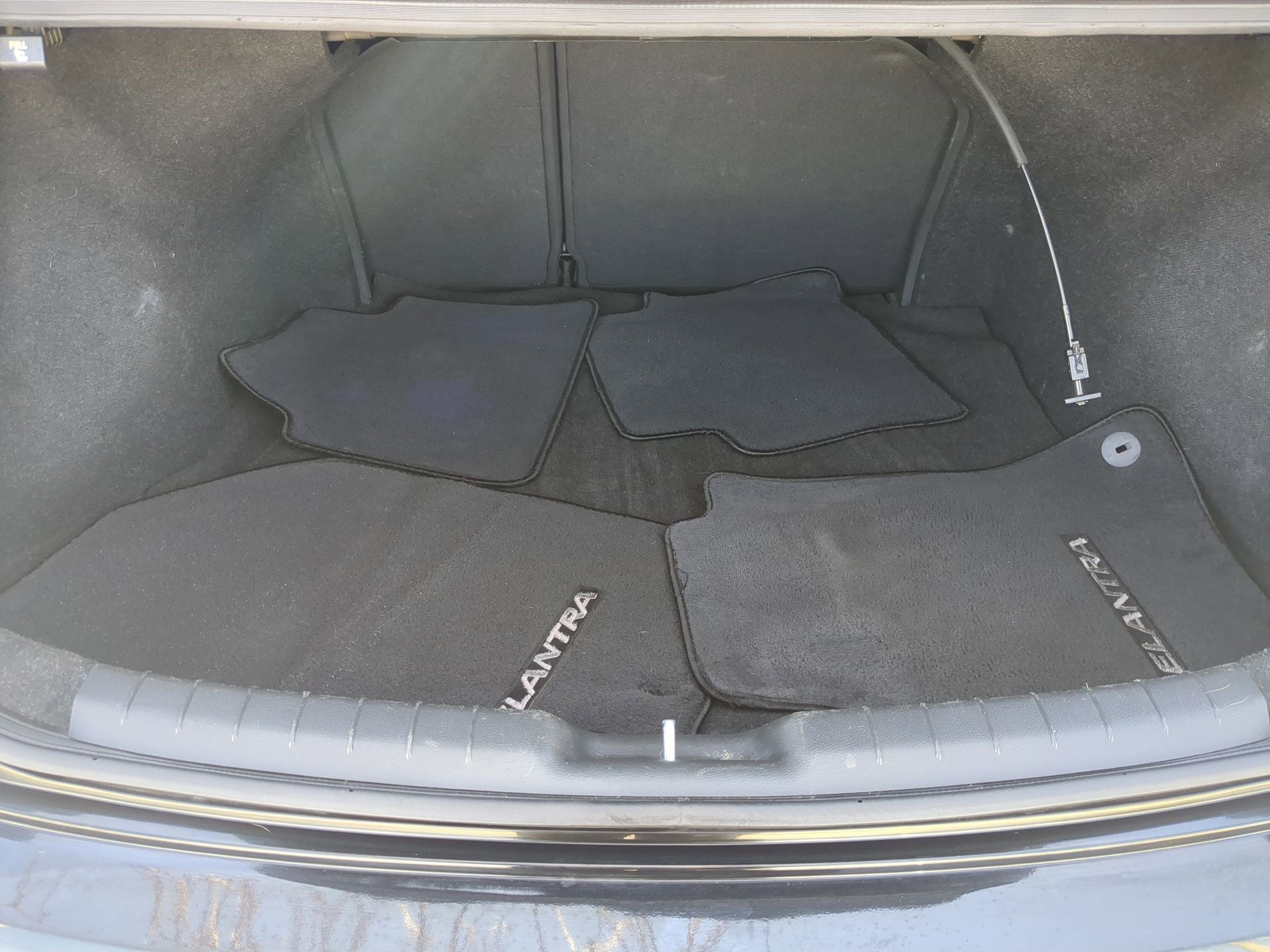 Used 2020 Hyundai Elantra SE w/ Cargo Package (C1) image 29