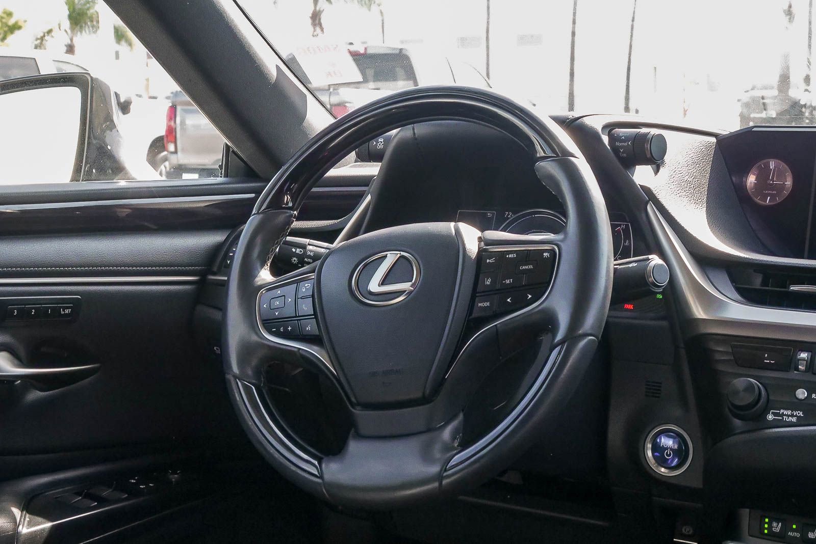Used 2019 Lexus ES 300h w/ Accessory Package 2 image 14