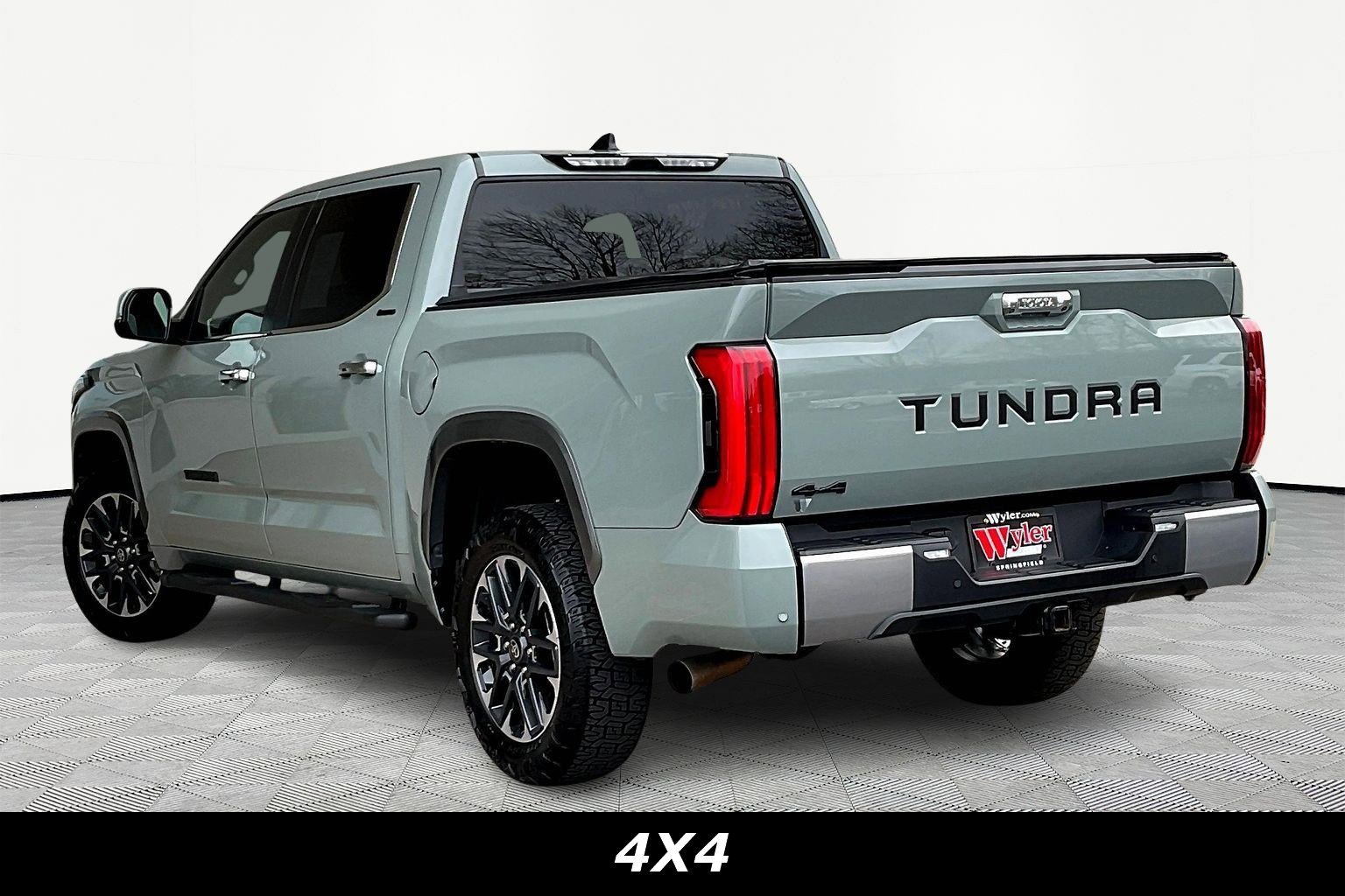 Used 2025 Toyota Tundra Limited AWD/4WD image 4