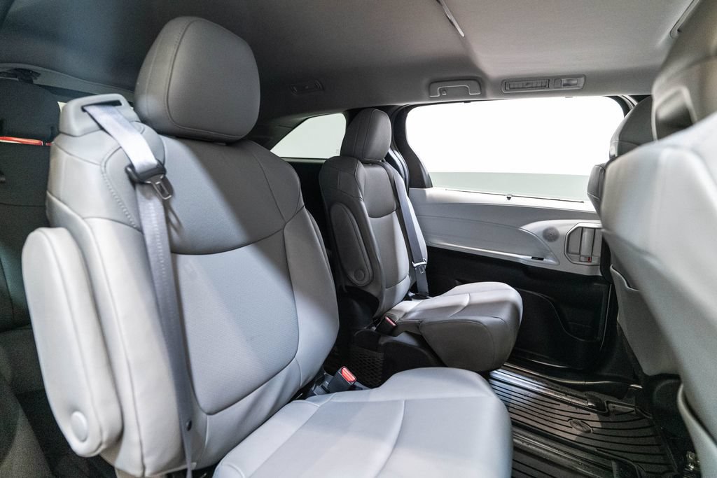 Certified 2025 Toyota Sienna XLE w/ XLE Plus Package FWD image 37